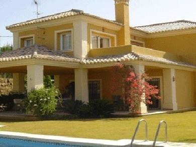 Chalet con 5 dormitorios se vende en Marbella, Costa del Sol