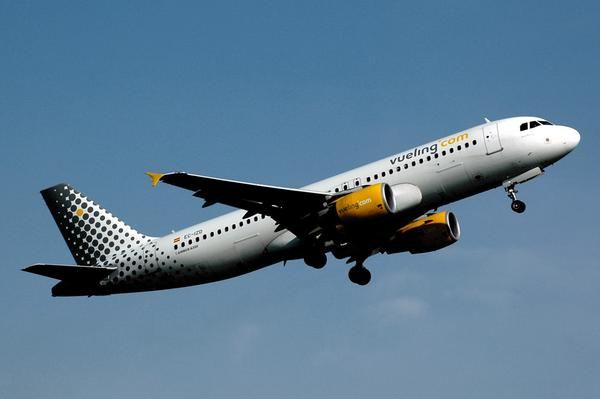 BILLETES AVION DE A CORUÑA - ROMA CON VUELING (I/V)