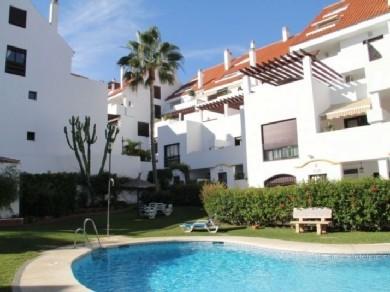 Apartamento con 3 dormitorios se vende en Marbella, Costa del Sol