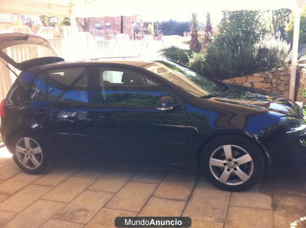 SE VENDE VOLKSWAGEN GOLF 1.6 SPORTLINE