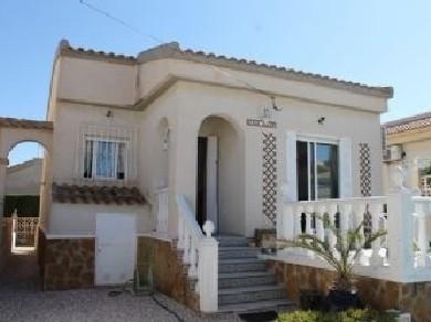 Chalet con 2 dormitorios se vende en San Miguel de Salinas, Vega Baja Torrevieja