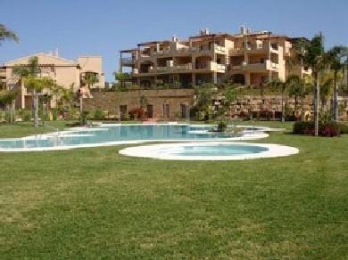 Apartamento con 2 dormitorios se vende en Benahavis, Costa del Sol