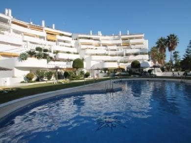 Apartamento con 2 dormitorios se vende en Marbella, Costa del Sol