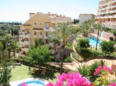 Apartamento con 3 dormitorios se vende en Marbella, Costa del Sol