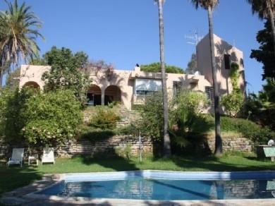 Chalet con 4 dormitorios se vende en Estepona, Costa del Sol