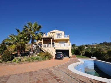 Chalet con 4 dormitorios se vende en Estepona, Costa del Sol