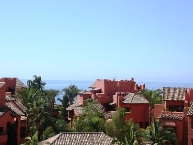 Apartamento con 3 dormitorios se vende en Estepona, Costa del Sol