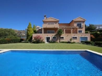 Chalet con 5 dormitorios se vende en Estepona, Costa del Sol