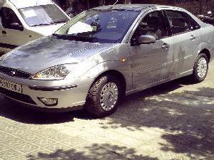 Venta de coche Ford FOCUS SEDAN GHIA 1,6 16V '04 en Barcelona