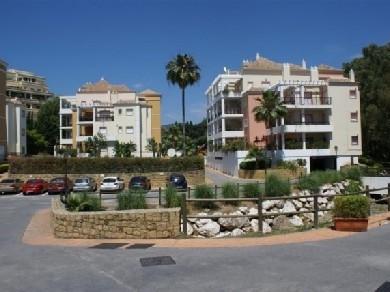 Apartamento con 2 dormitorios se vende en Marbella, Costa del Sol