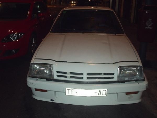 Gran Oportunidad ! Vendo opel manta 2000 GSI con I.T.V pasada en 2.500 euros zona santa cruz de Tenerife.