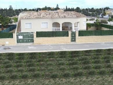 Chalet con 3 dormitorios se vende en La Marina, Costa Blanca