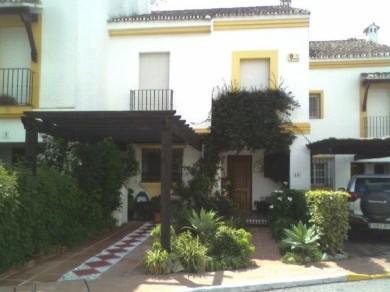 Chalet con 3 dormitorios se vende en Estepona, Costa del Sol