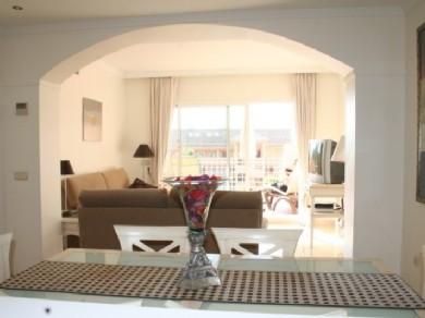 Apartamento con 2 dormitorios se vende en Marbella, Costa del Sol