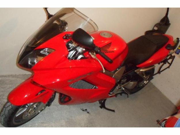 Honda vfr 800 fi v-tec    3300  euro