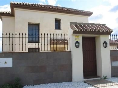 Chalet con 3 dormitorios se vende en Estepona, Costa del Sol