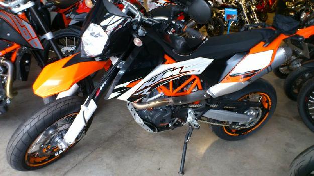 KTM 690 ENDURO R CON KIT SUPERMOTARD + KIT ENDURO