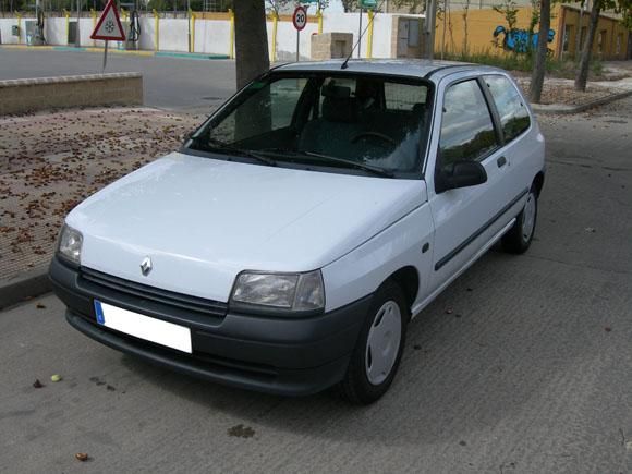 SE VENDE renault Clio 1.2