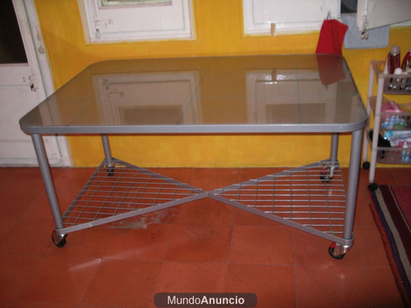 vendo MESA-ESCRITORIO de vidrio aluminio de IKEA