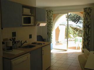 Apartamento en residencia : 2/4 personas - piscina - junto al mar - vistas a mar - bandol  var  provenza-alpes-costa azu