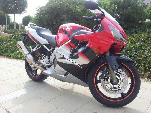 CBR 600F.  con akrapovic y extras