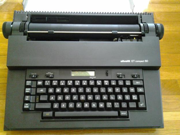 Máquina de escribir eléctrica marca Olivetti modelo ET compact 60