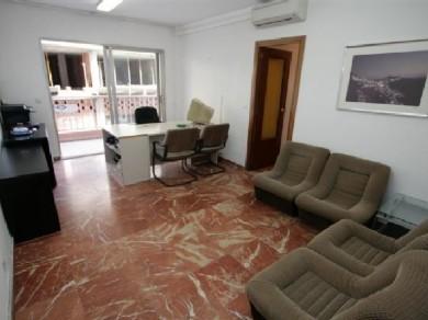 Apartamento con 4 dormitorios se vende en Fuengirola, Costa del Sol