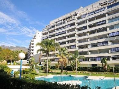 Apartamento con 3 dormitorios se vende en Marbella, Costa del Sol