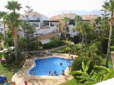 Apartamento con 3 dormitorios se vende en Marbella, Costa del Sol