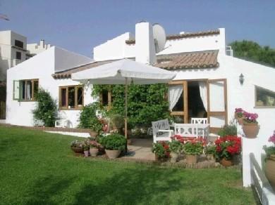 Chalet con 4 dormitorios se vende en Casares Costa, Costa del Sol