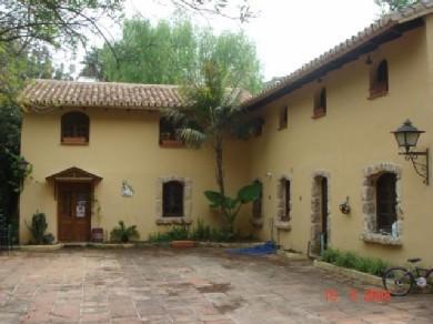 Chalet con 6 dormitorios se vende en Alhaurin el Grande