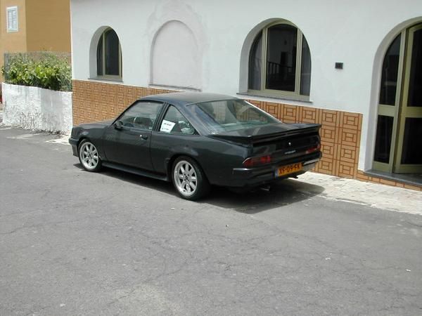 Opel Manta 2.4 L 