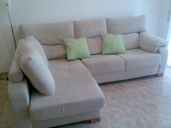 URGE VENDER SOFA  3 PLAZAS CON CHESLON ANTES DEL 1 AGOSTO