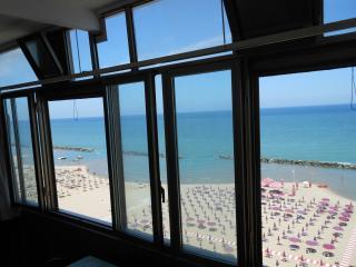 Apartamento : 1/6 personas - vistas a mar - montesilvano marina  pescara (provincia de)  abruzo  italia