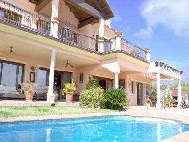 Chalet con 6 dormitorios se vende en Benahavis, Costa del Sol