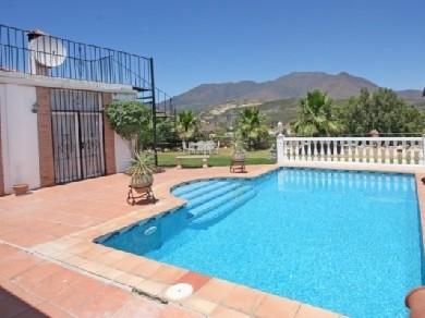 Chalet con 2 dormitorios se vende en Estepona, Costa del Sol