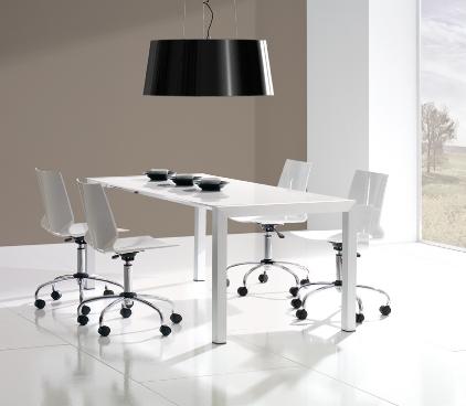 Mesa extensible madera lacada blanco o negro. Oferta liquidación