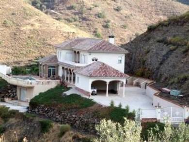 Chalet con 4 dormitorios se vende en Arenas, Axarquia