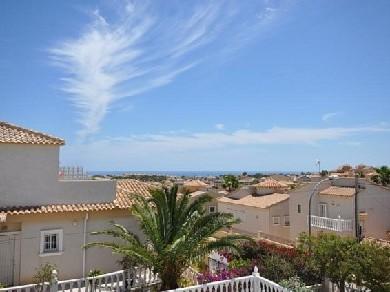 Chalet con 3 dormitorios se vende en Villamartin, Costa Blanca