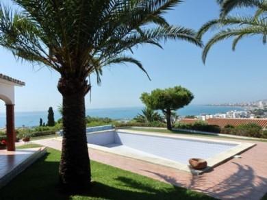 Chalet con 4 dormitorios se vende en Caleta de Velez, Costa del Sol