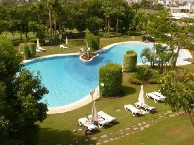 Apartamento con 4 dormitorios se vende en Marbella, Costa del Sol