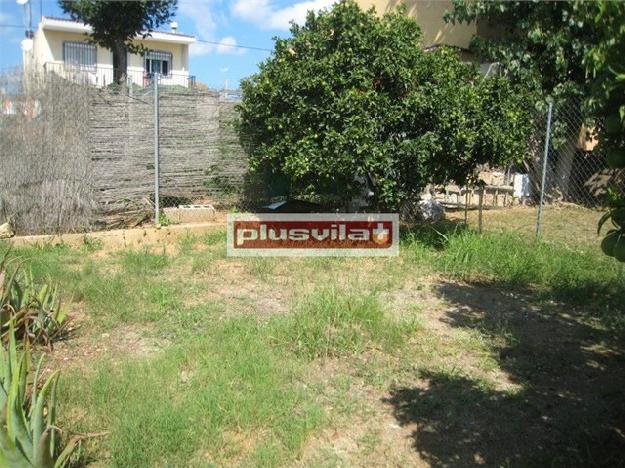 Casa en Vilanova i la Geltrú, zona Corral d'en Roc, parcialmente reformada, terraza, amplio terreno.