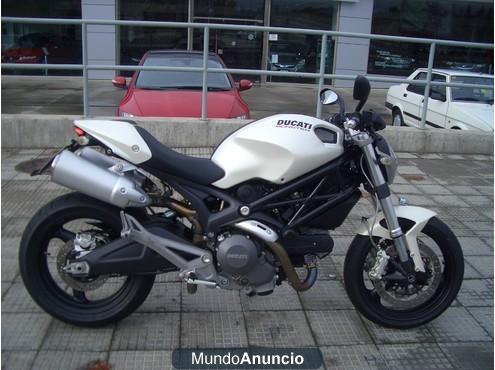 Ducati monster 696