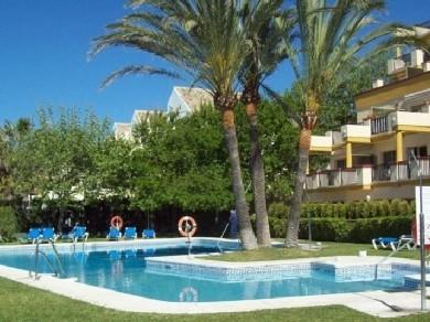 Apartamento con 2 dormitorios se vende en Marbella, Costa del Sol