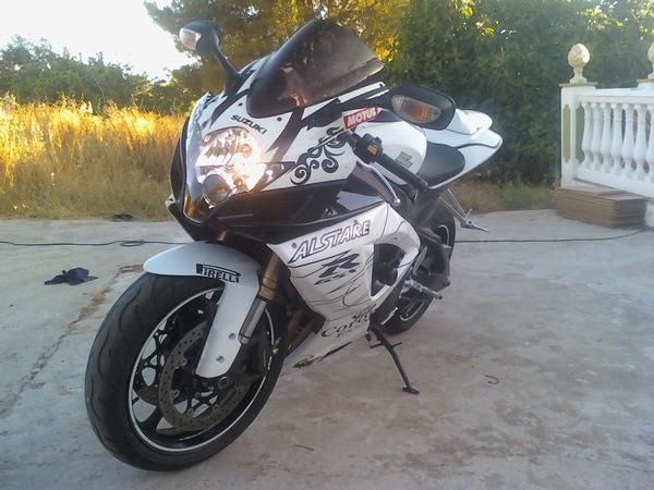 se vende suzuki gsx 600r k7