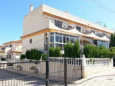 Chalet pareado con 3 dormitorios se vende en Playa Flamenca, Costa Blanca