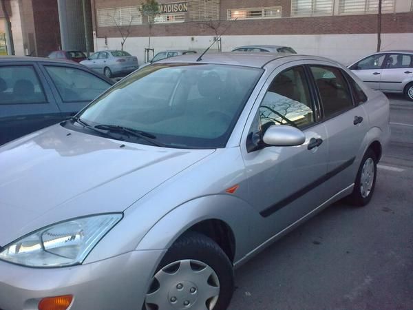 FORD FOCUS SEDAN