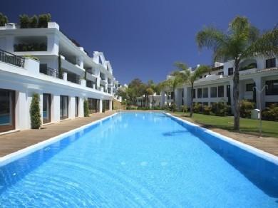 Apartamento con 2 dormitorios se vende en Estepona, Costa del Sol