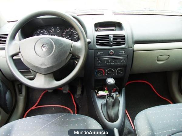 Excelente Renault Clio II (2) 1.9 DTI 80 CLIM 5P EXPRESIÓN