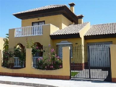 Chalet con 4 dormitorios se vende en Los Alcazares, Costa Calida